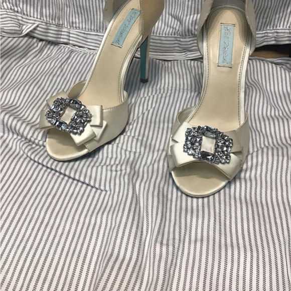 Betsey Johnson - Picture 5 of 5